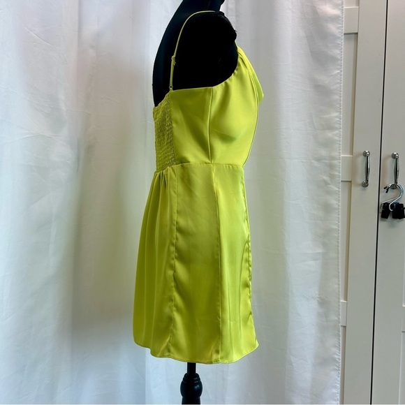 Femme by design lime green satin spaghetti strap mini dress Sz M NWT - Picture 3 of 13